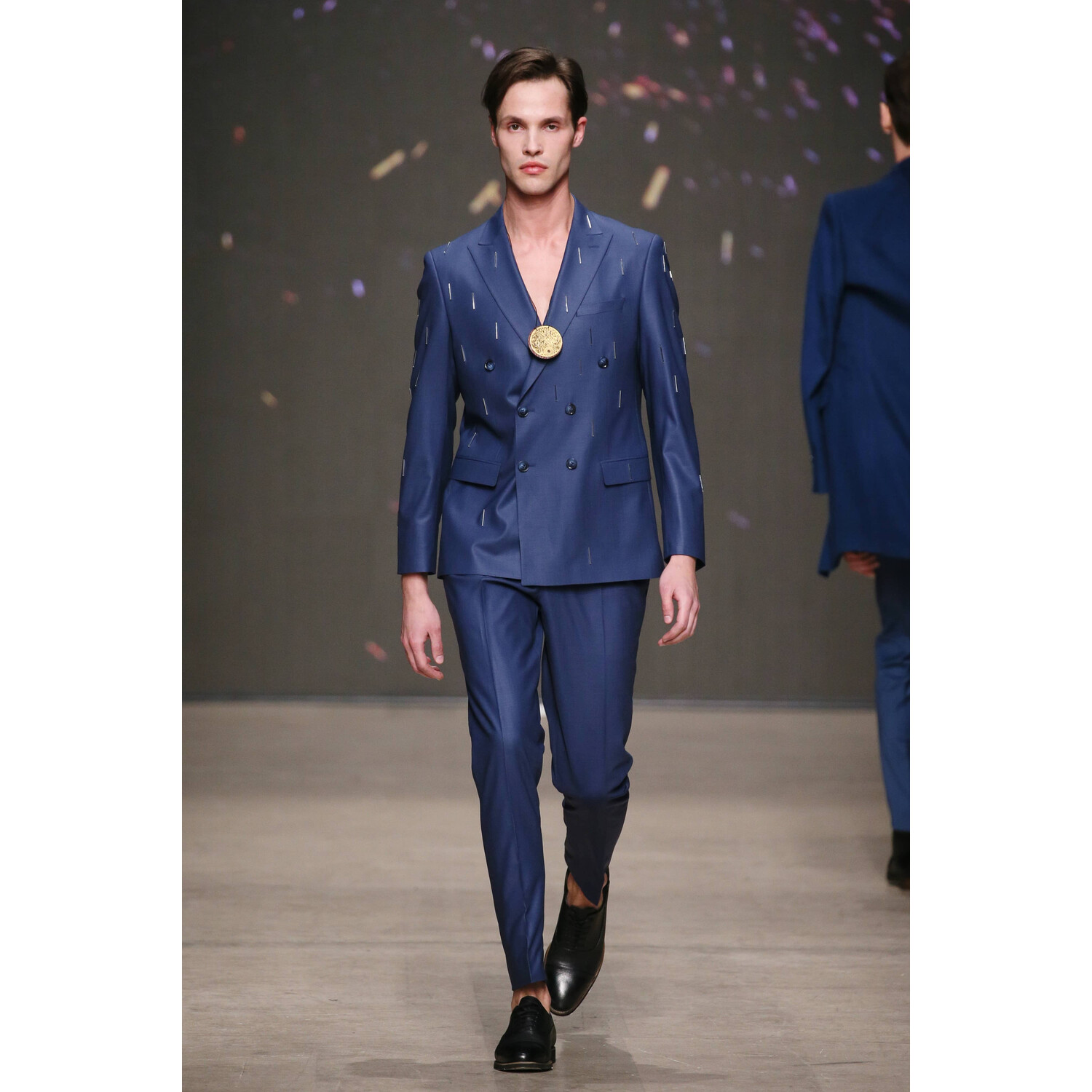 Фото 21DOT12 | The Twenty One Twelve Fall 2019 Ready-to-Wear / 21DOT12 | The Twenty One Twelve осень-зима 2019 / Неделя моды: Москва